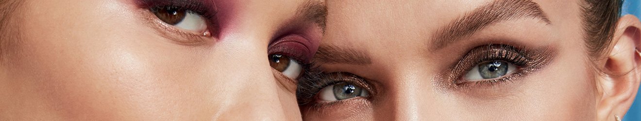 Maybelline眼妝產品說明性橫幅圖像 - 畫上眼影的兩位女性大特寫